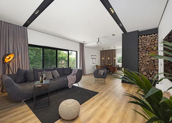 Aida - 4 Bedroom Luxury With Large Private Pool 4k Projector And Jacuzzi *