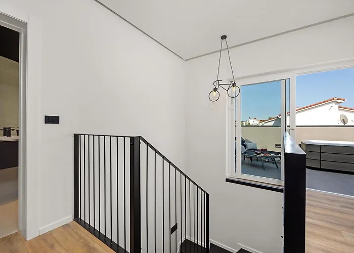 Aida - 4 Bedroom Luxury With Large Private Pool 4k Projector And Jacuzzi *