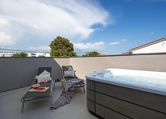 Aida - 4 Bedroom Luxury With Large Private Pool 4k Projector And Jacuzzi Villa *