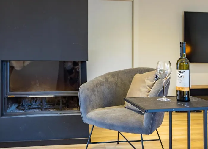 Aida - 4 Bedroom Luxury With Large Private Pool 4k Projector And Jacuzzi