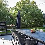Aida - 4 Bedroom Luxury With Large Private Pool 4k Projector And Jacuzzi