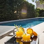 Aida - 4 Bedroom Luxury With Large Private Pool 4k Projector And Jacuzzi Willa *