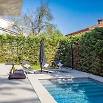 Willa Aida - 4 Bedroom Luxury With Large Private Pool 4k Projector And Jacuzzi Pula