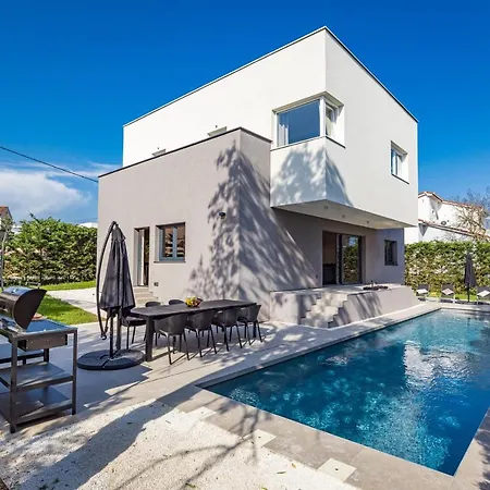 Vila Aida - 4 Bedroom Luxury With Large Private Pool 4k Projector And Jacuzzi