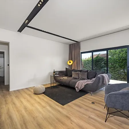 Вілла Aida - 4 Bedroom Luxury With Large Private Pool 4k Projector And Jacuzzi Пула