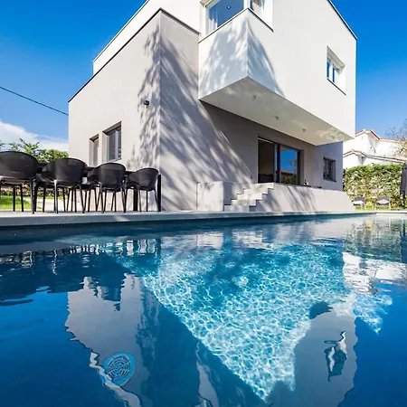 Vila Aida - 4 Bedroom Luxury With Large Private Pool 4k Projector And Jacuzzi *