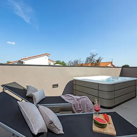 Villa Aida - 4 Bedroom Luxury With Large Private Pool 4k Projector And Jacuzzi