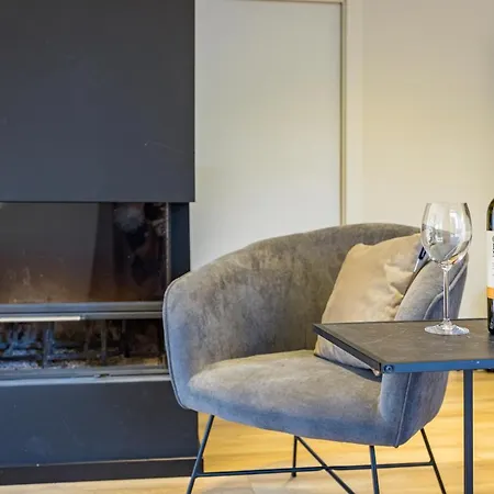 Aida - 4 Bedroom Luxury With Large Private Pool 4k Projector And Jacuzzi