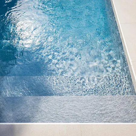 Aida - 4 Bedroom Luxury With Large Private Pool 4k Projector And Jacuzzi Villa