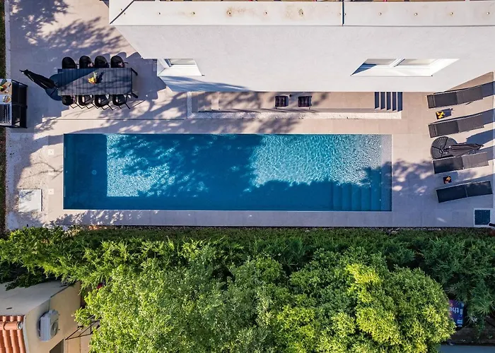 וילה Aida - 4 Bedroom Luxury With Large Private Pool 4k Projector And Jacuzzi פולה