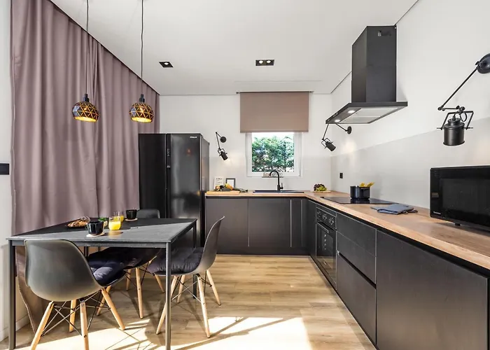 Aida - 4 Bedroom Luxury With Large Private Pool 4k Projector And Jacuzzi