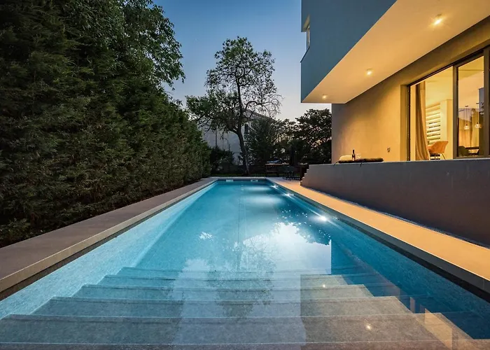 Aida - 4 Bedroom Luxury With Large Private Pool 4k Projector And Jacuzzi וילה