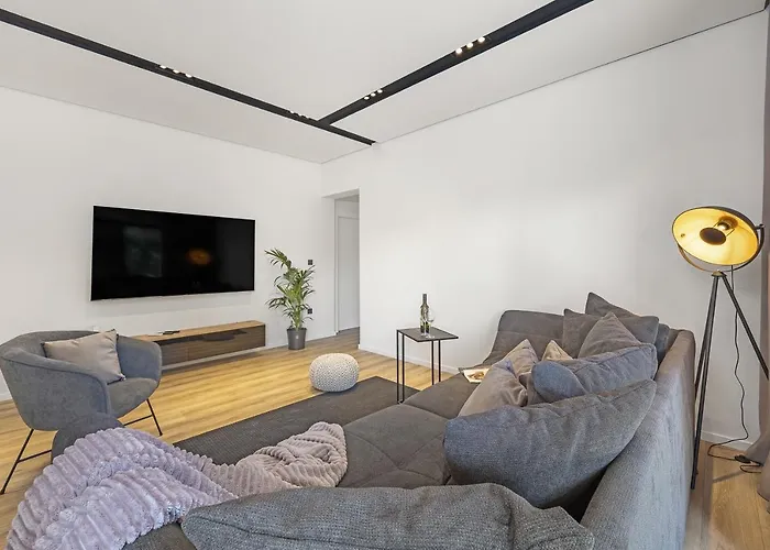 Villa Aida - 4 Bedroom Luxury With Large Private Pool 4k Projector And Jacuzzi *