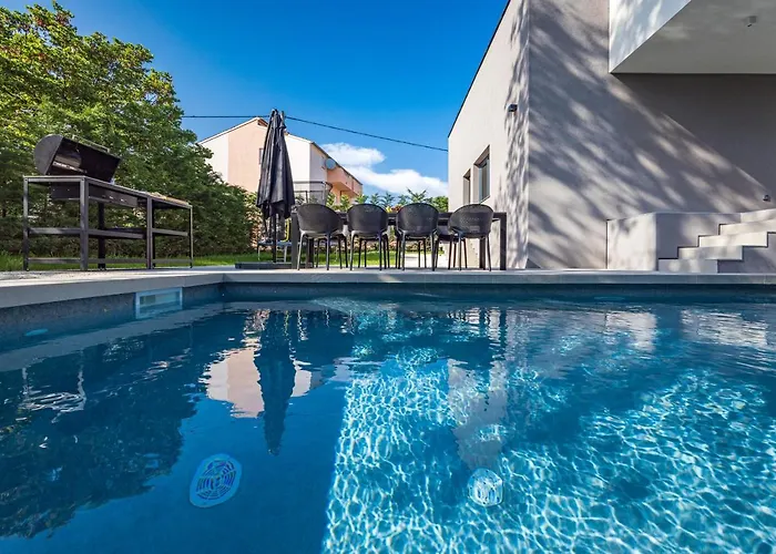Aida - 4 Bedroom Luxury With Large Private Pool 4k Projector And Jacuzzi וילה *