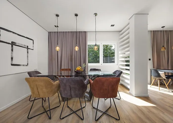 Aida - 4 Bedroom Luxury With Large Private Pool 4k Projector And Jacuzzi Вілла