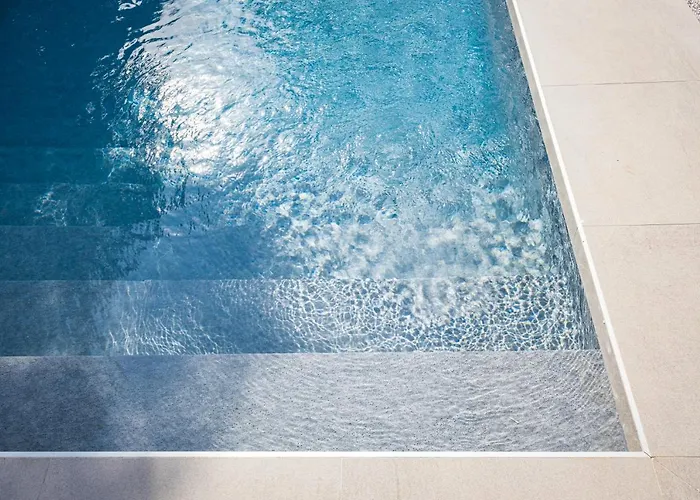 Aida - 4 Bedroom Luxury With Large Private Pool 4k Projector And Jacuzzi וילה