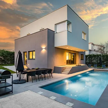 别墅 Aida - 4 Bedroom Luxury With Large Private Pool 4k Projector And Jacuzzi