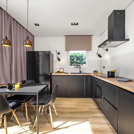 Aida - 4 Bedroom Luxury With Large Private Pool 4k Projector And Jacuzzi