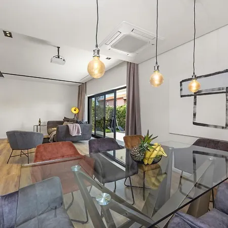 Aida - 4 Bedroom Luxury With Large Private Pool 4k Projector And Jacuzzi 别墅 普拉