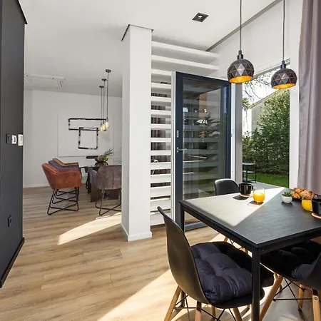 Aida - 4 Bedroom Luxury With Large Private Pool 4k Projector And Jacuzzi *