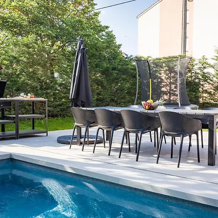 Aida - 4 Bedroom Luxury With Large Private Pool 4k Projector And Jacuzzi * 普拉