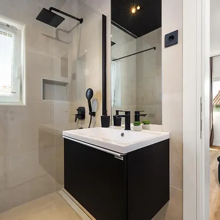 Aida - 4 Bedroom Luxury With Large Private Pool 4k Projector And Jacuzzi